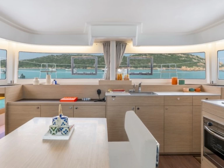 Rent a Lagoon Lagoon 38 - 4cab Cugnana Verde