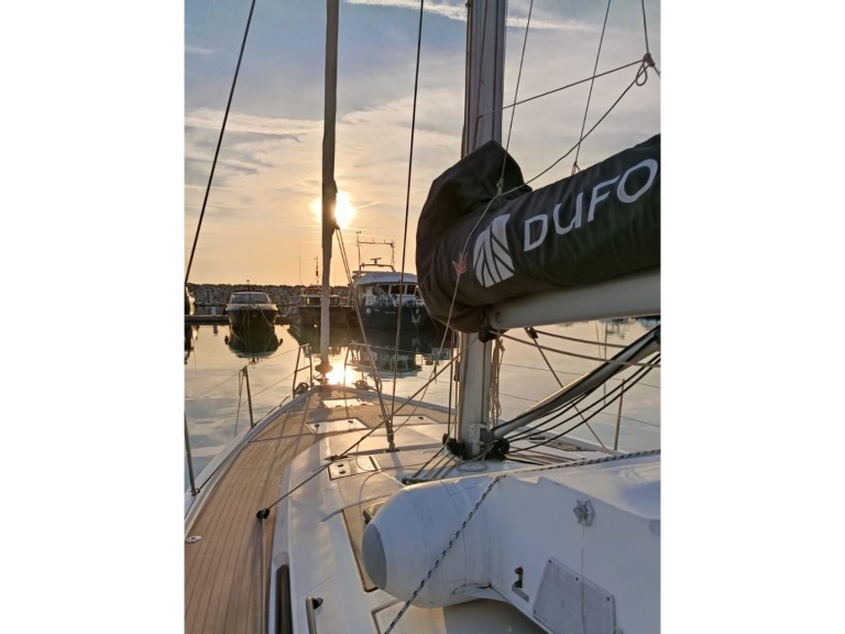 Yacht charter Furnari cheap Dufour 470
