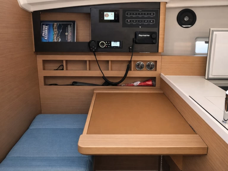 Sailboat rental in Nettuno - Jeanneau Sun Odyssey 410