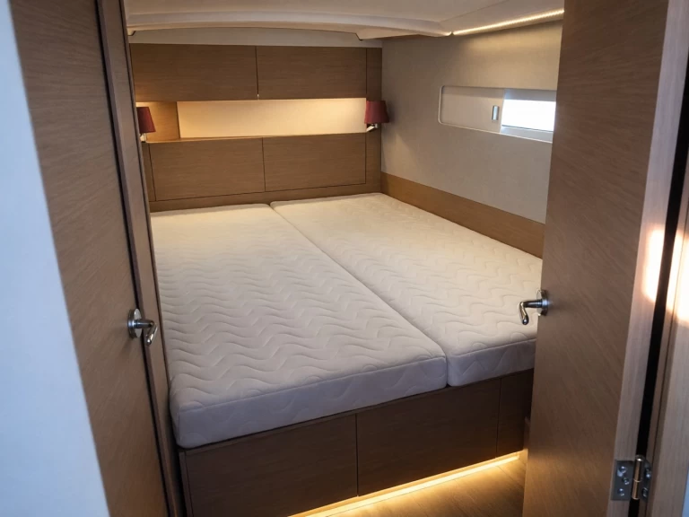 Boat rental Jeanneau Sun Odyssey 410 in Nettuno on Samboat