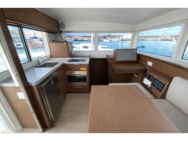 Rent a Lagoon Lagoon 40 Nettuno