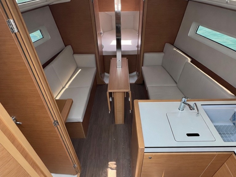 Sailboat for rent Nettuno at the best price