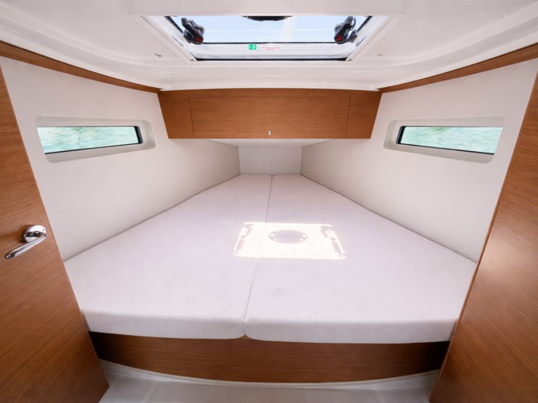 Jeanneau Sun Odyssey 350 in Nettuno on SamBoat