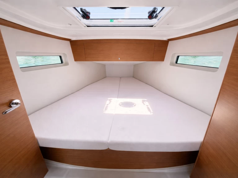 Jeanneau Sun Odyssey 350 in Nettuno on SamBoat