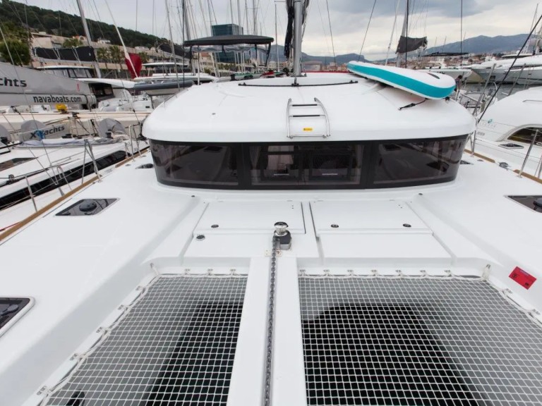 Catamaran for rent Lávrio at the best price