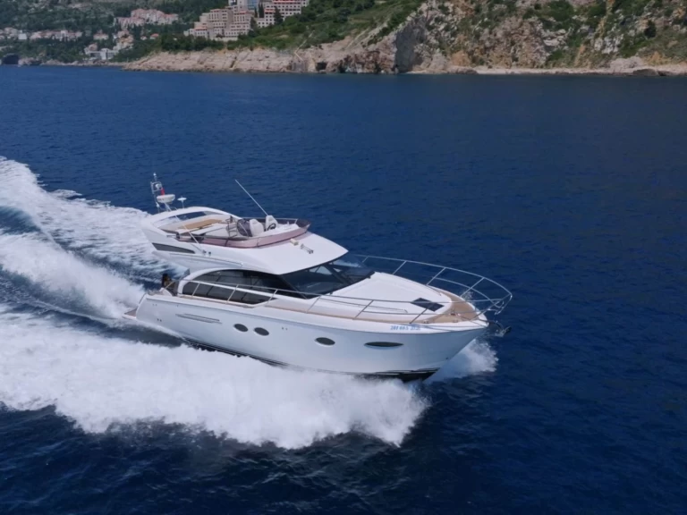 Bareboat Rental Motorboat Princess with a boat licence