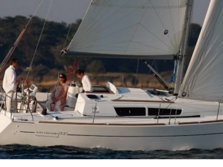 Sailboat rental with or without captain Jeanneau Saint-Quay-Portrieux