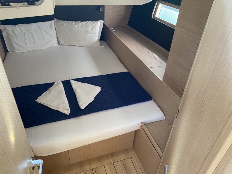 Sailboat rental in Salerno - Bénéteau Oceanis 51.1