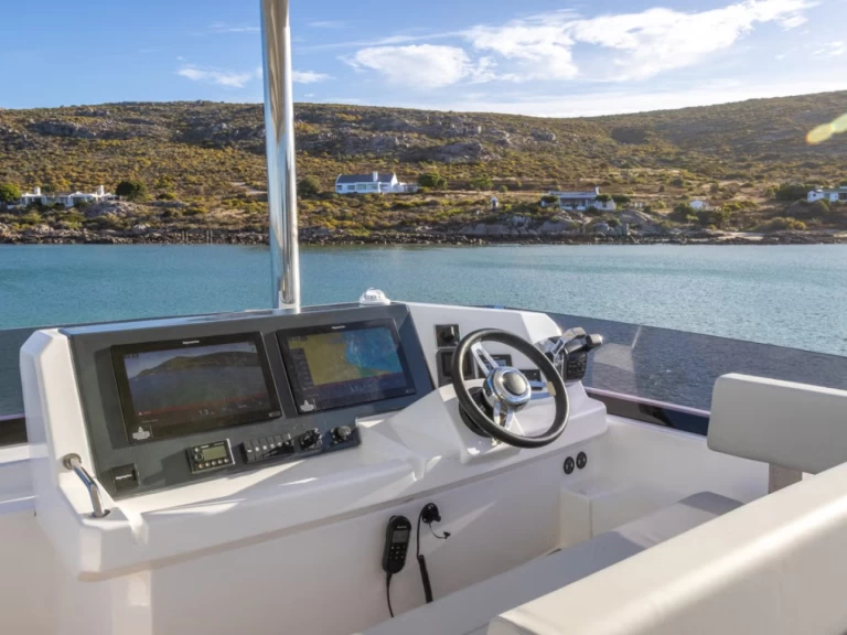 Boat rental Leopard Leopard 46PC[G] in Cogolin on Samboat