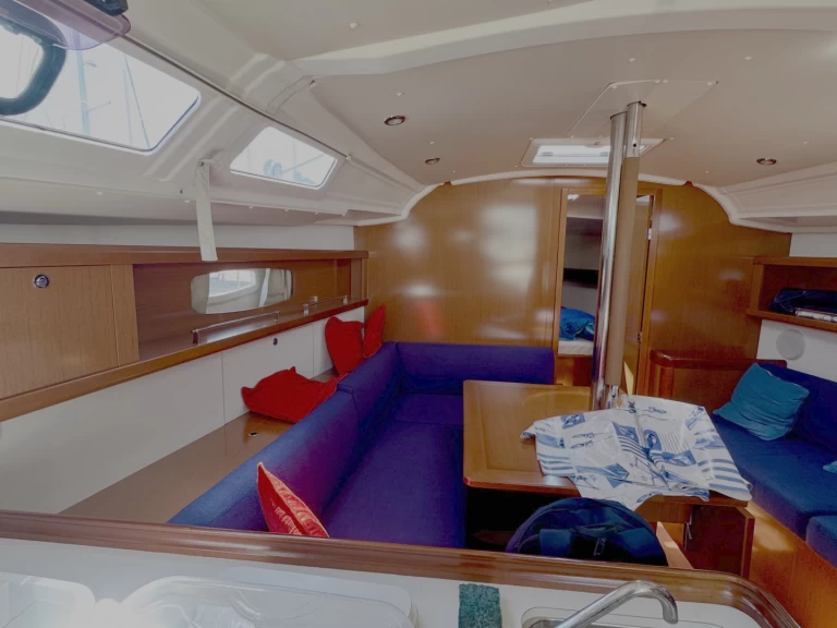 Sailboat rental in Les Sables-d'Olonne - Bénéteau Oceanis 37