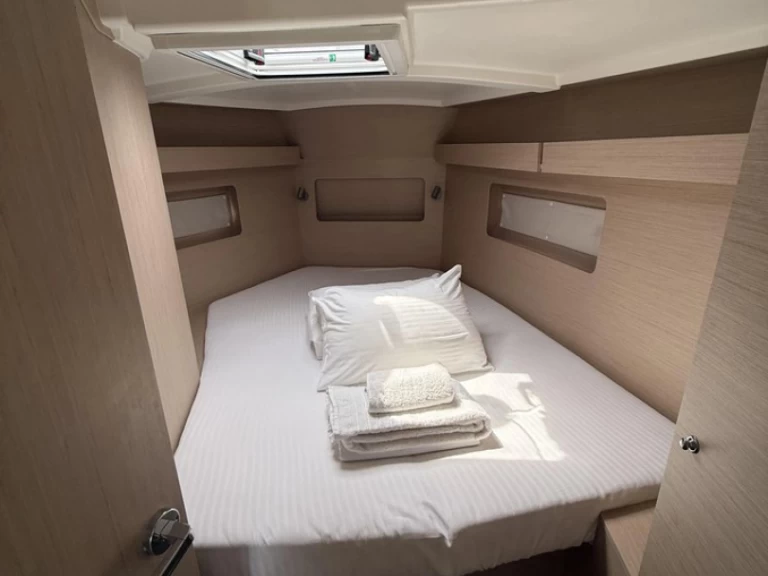 Sailboat rental in Kos - Bénéteau Oceanis 37.1