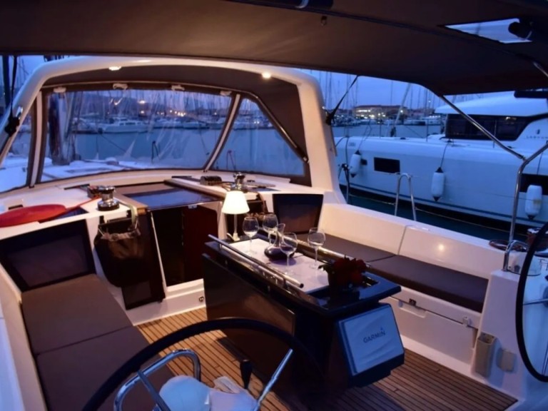Sailboat rental in Lefkáda - Bénéteau Oceanis 45