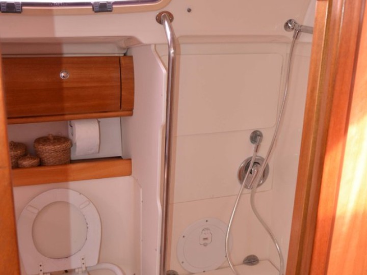 Sailboat for rent Ávdira at the best price