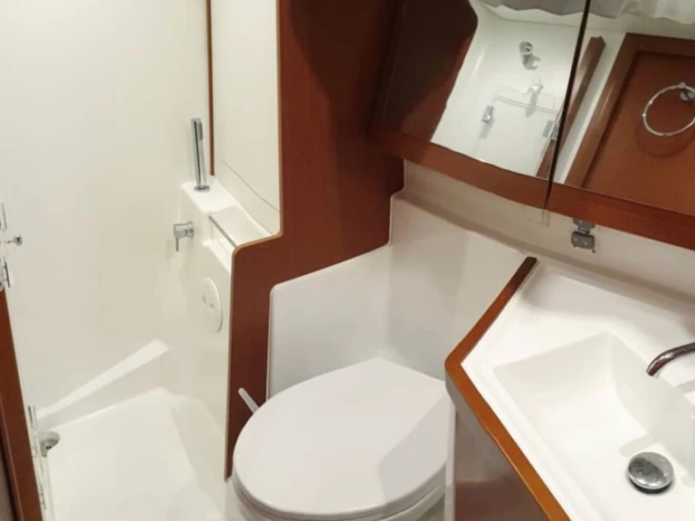 Sailboat rental in San Miguel De Abona - Bénéteau Oceanis 45