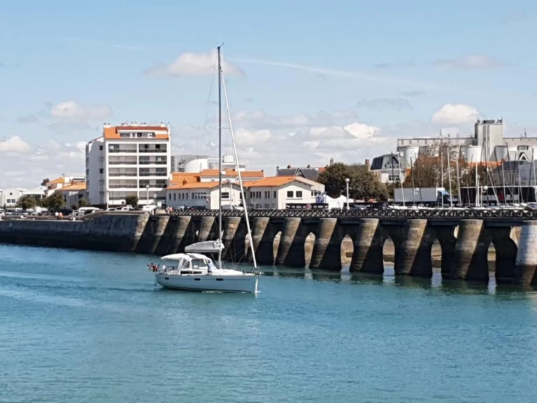 Bénéteau Oceanis 45 charter bareboat or captained in  San Miguel De Abona