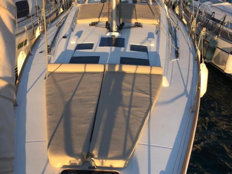 Rent a Bénéteau Oceanis 45 San Miguel De Abona