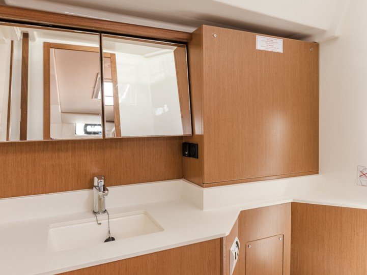 Sailboat for rent Tourlos at the best price