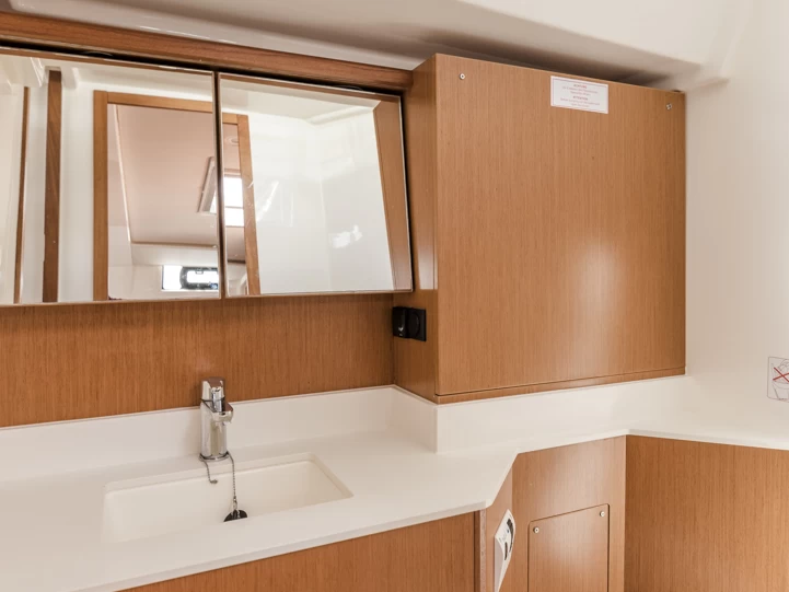 Sailboat for rent Tourlos at the best price