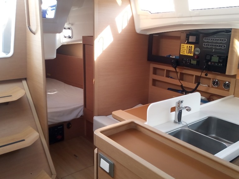 Sailboat rental with or without captain Jeanneau Palamós