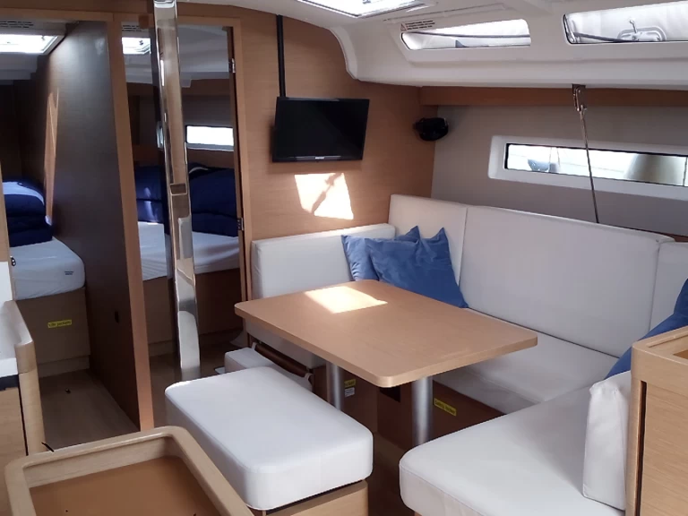 Sailboat rental in Palamós - Jeanneau Sun Odyssey 440