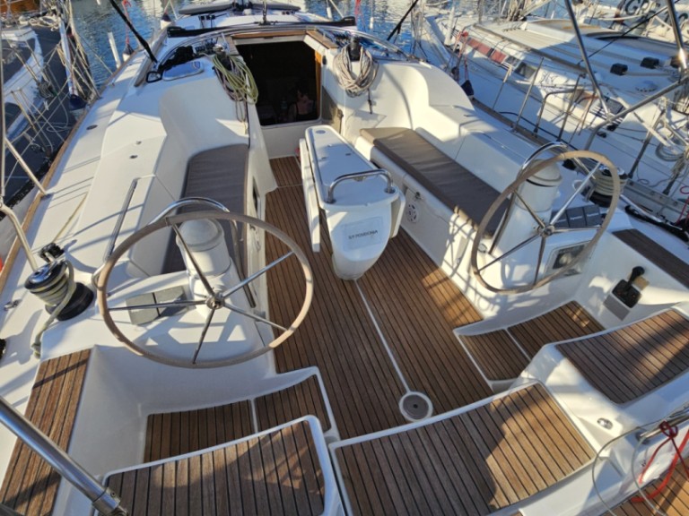 Jeanneau Sun Odyssey 42i in Kallithea on SamBoat