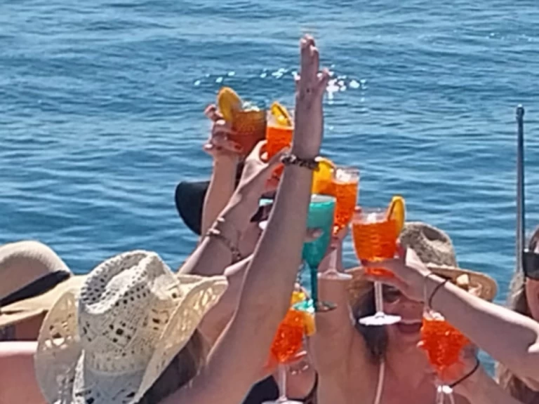 Luxury Yacht rental with or without captain Doqueve Marbella