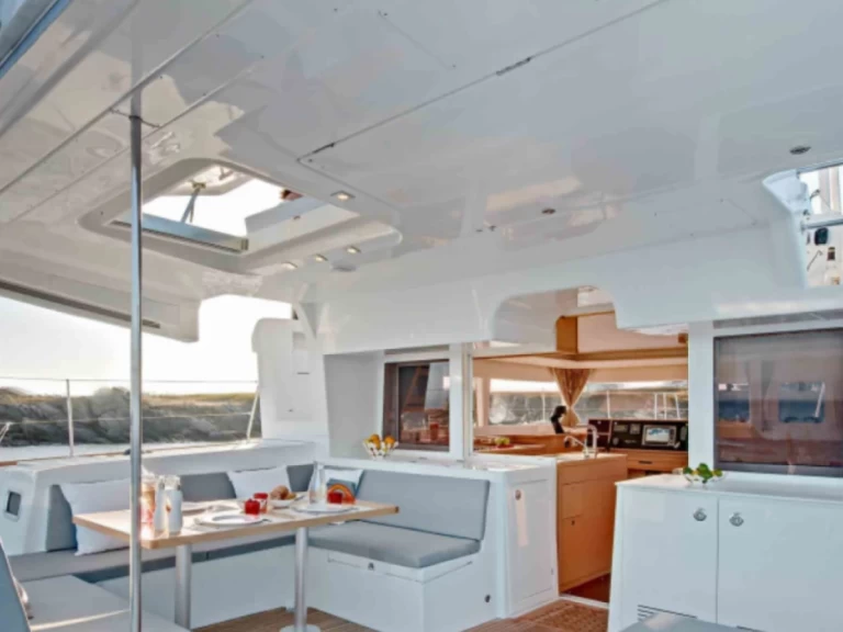 Lagoon Lagoon 450 F in Portofino on SamBoat