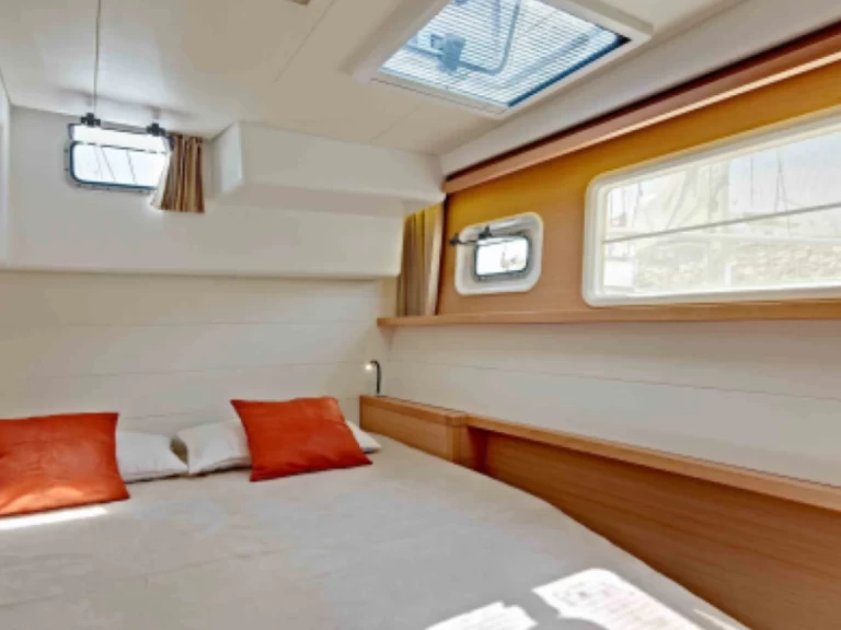 Yacht charter Portofino cheap Lagoon 450 F