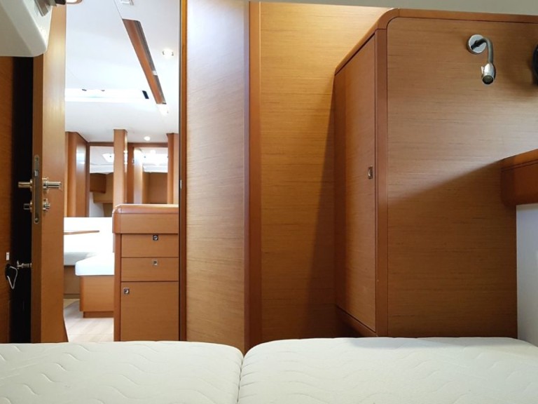 Jeanneau Sun Odyssey 519 in Lefkáda on SamBoat