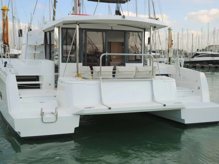 Catamaran for rent Lefkáda at the best price