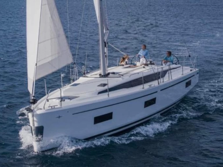Rent a Bavaria Bavaria C42 Skiathos