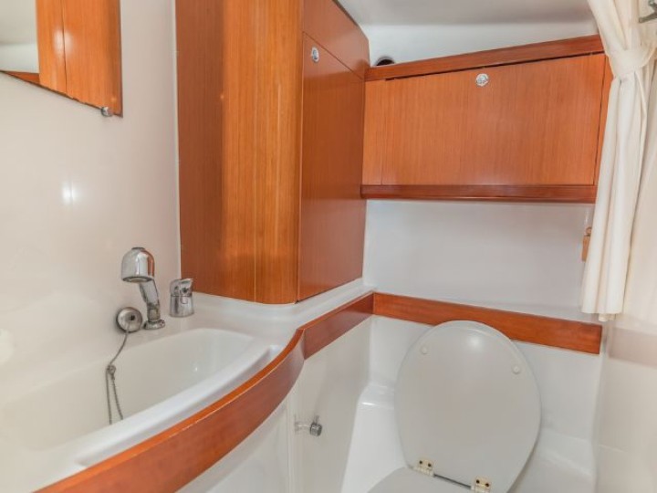 Bénéteau Beneteau Oceanis 40 Cansum charter bareboat or captained in  Fethiye