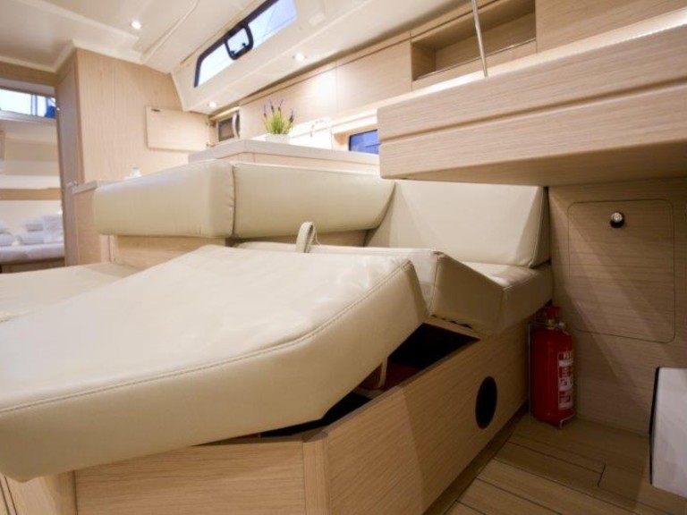 Sailboat rental in Alimos - Bénéteau Oceanis 51.1