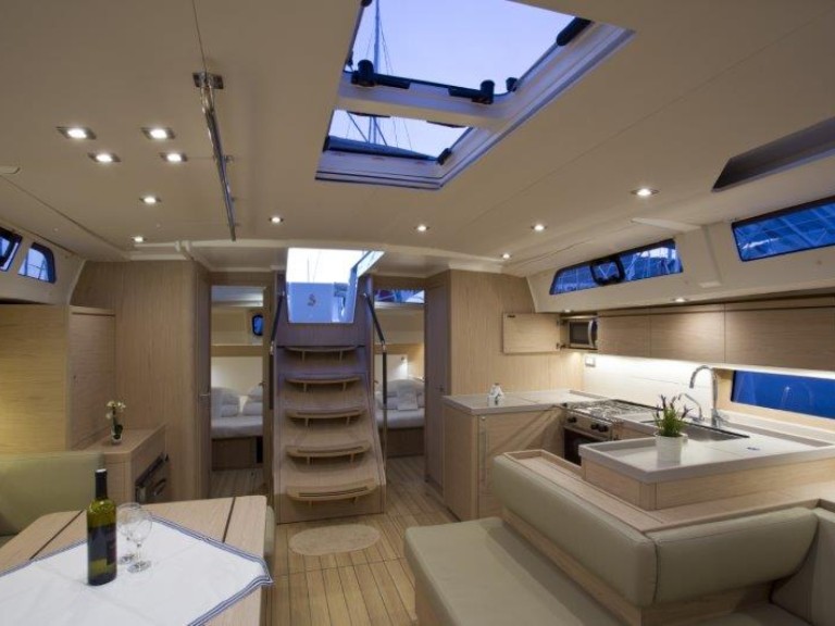 Boat rental Bénéteau Oceanis 51.1 in Alimos on Samboat