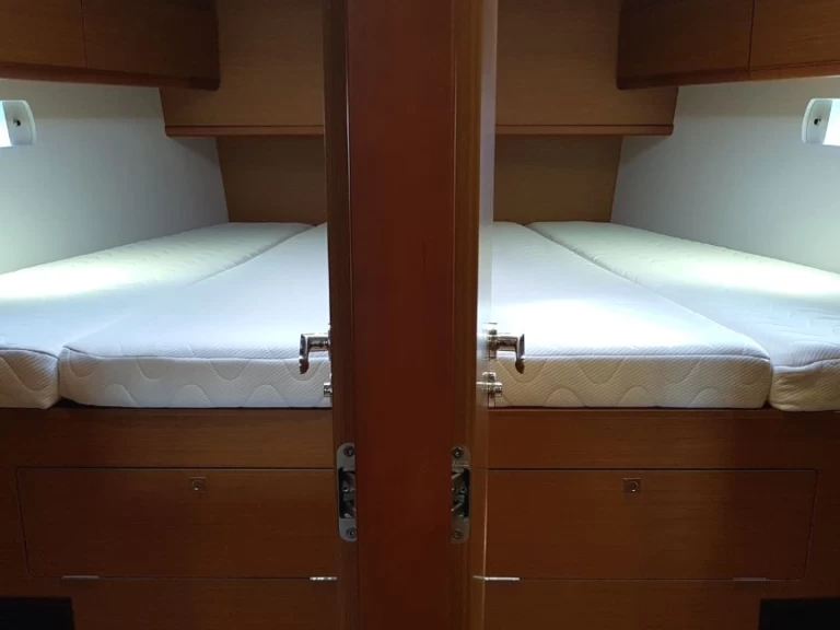 Sailboat rental with or without captain Jeanneau Lefkáda