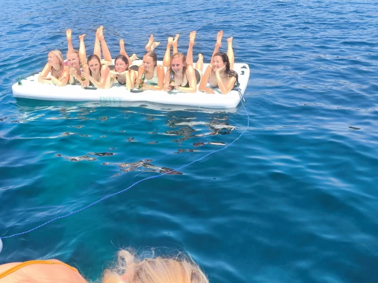 Rent a Bénéteau Flyer 7.7 SUNdeck Cannes