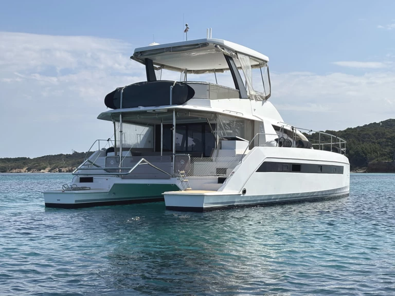 Bareboat Rental Motorboat Leopard with a boat licence