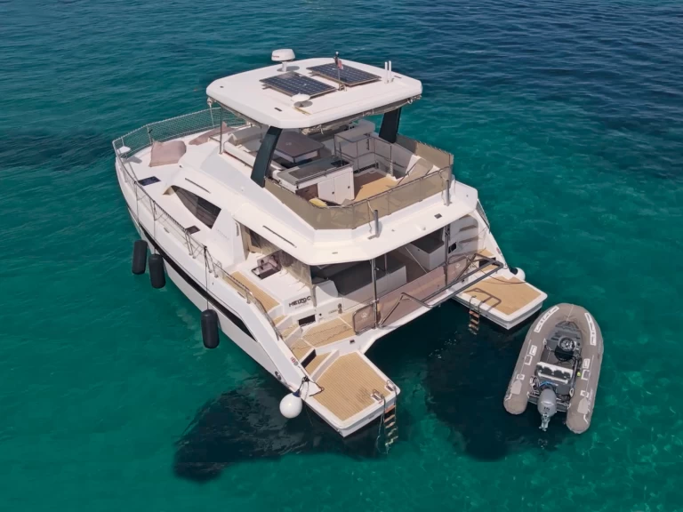 Leopard Leopard 43 Powercat charter bareboat or captained in  Hyères