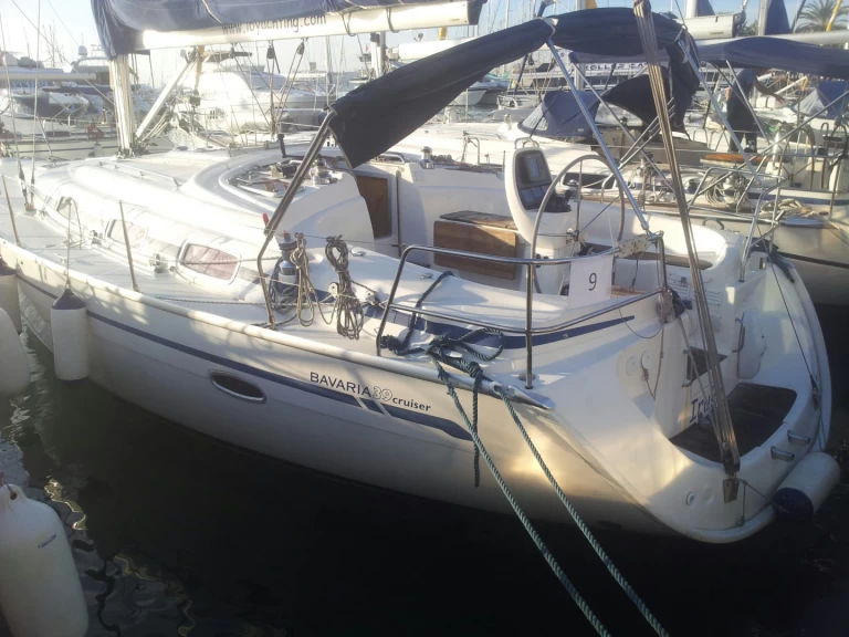 Boat rental Bavaria Bavaria 40 Cruiser in Palma de Mallorca on Samboat