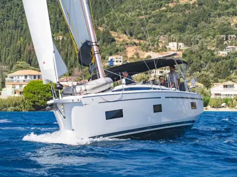 Boat rental Bavaria Bavaria C38 in Nikiána on Samboat