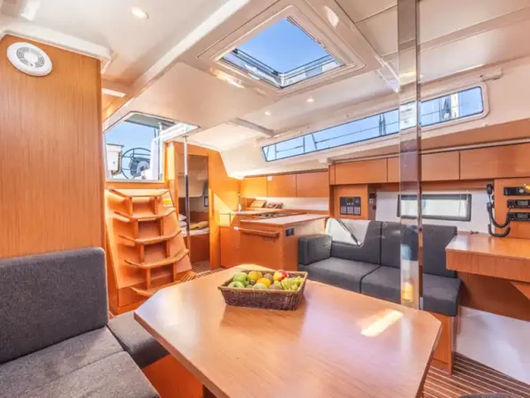 Bavaria Bavaria C38 in Nikiána on SamBoat