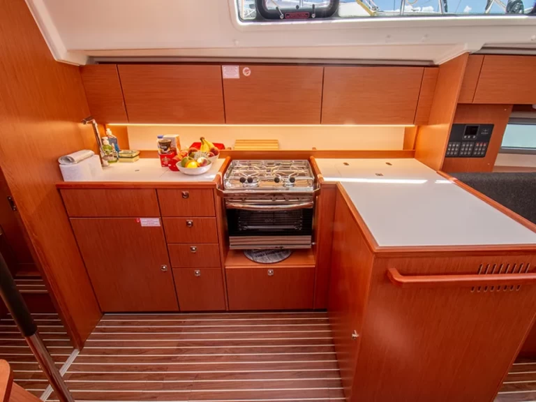 Boat rental Bavaria Bavaria C42 in Nikiána on Samboat