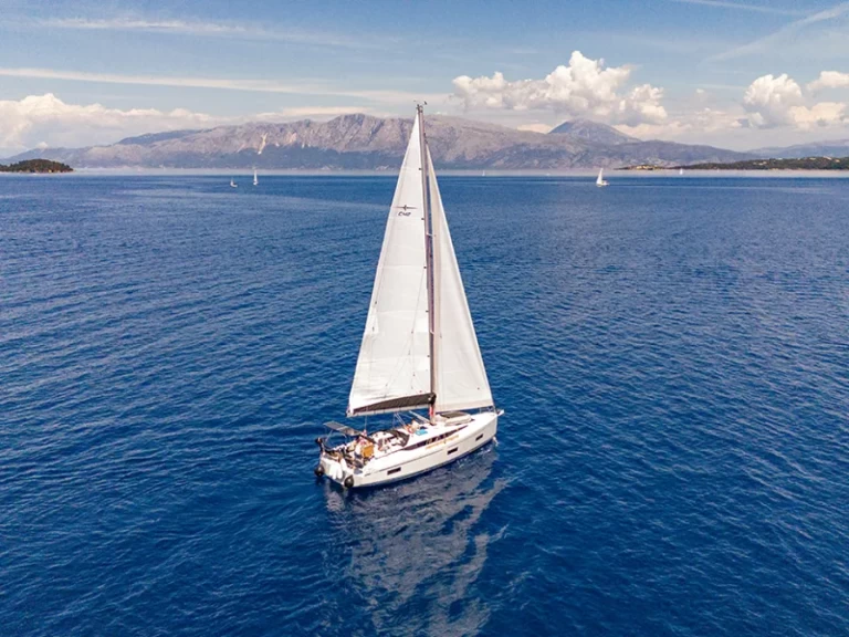 Bavaria Bavaria C42 in Nikiána on SamBoat