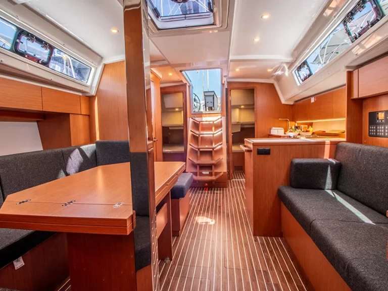 Yacht charter Nikiána cheap Bavaria C42