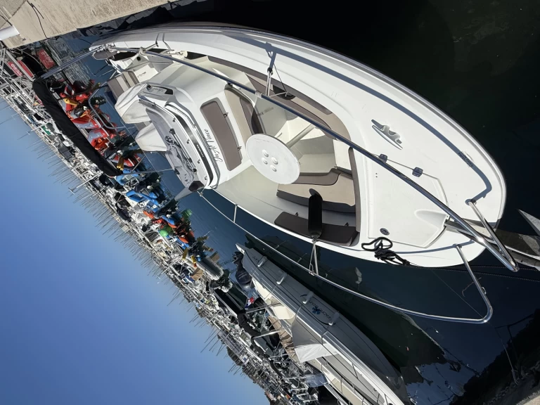 Jeanneau Cap Camarat 7.5 CC Serie 2 in Marseille on SamBoat