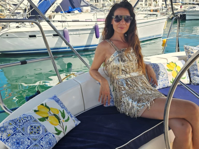 Boat rental Hunter Hunter 376 in Puerto Banús on Samboat