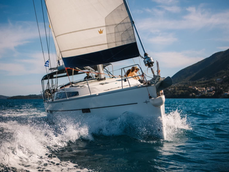 Yacht charter Nikiána cheap Cruiser 51