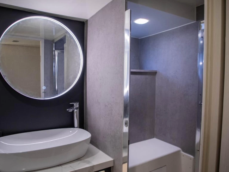 Régal 33ft in Dubai Marina on SamBoat