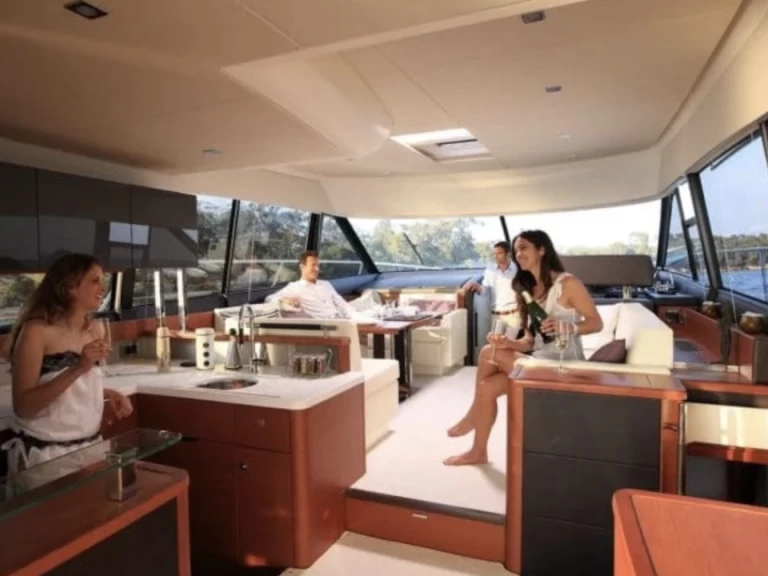 Rent a Sunseeker Sunseeker 60 Saint-Tropez