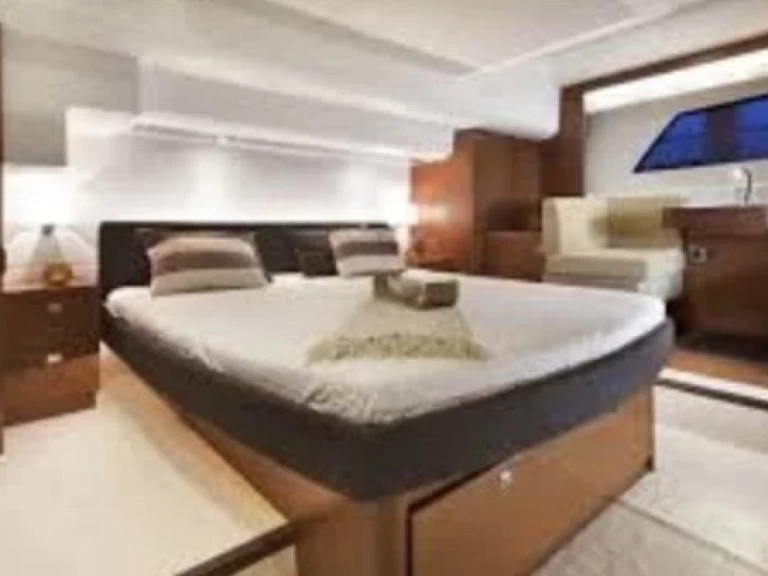 Luxury Yacht rental in Saint-Tropez - Sunseeker Sunseeker 60